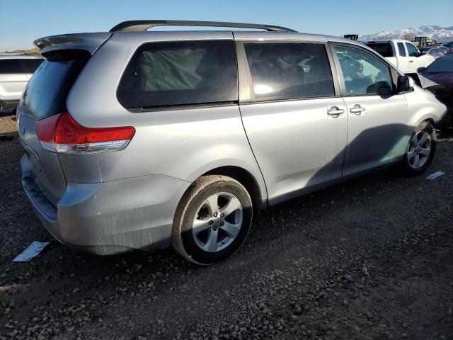 2011 Toyota Sienna Le - Фото 3