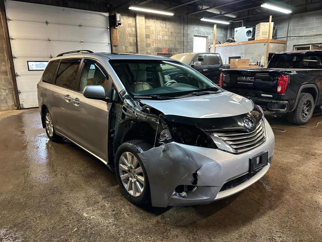 2014 Toyota Sienna Xle - Фото 2