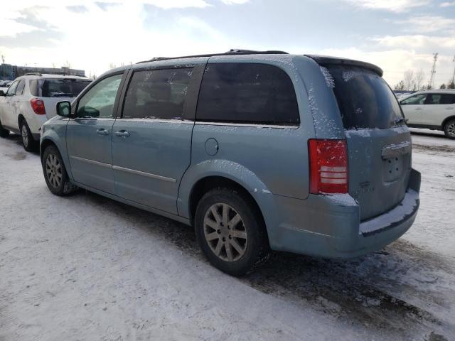 2010 Chrysler Town & Country Touring - Фото 2