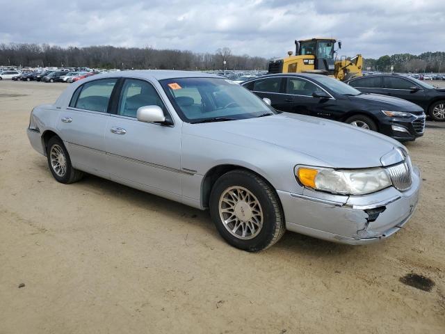 2002 Lincoln Town Car Signature - Фото 4