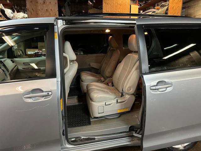 2014 Toyota Sienna Xle - Фото 6
