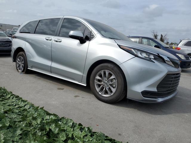 2022 Toyota Sienna Le - Фото 4