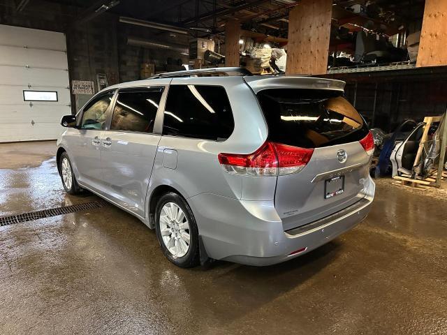 2014 Toyota Sienna Xle - Фото 4