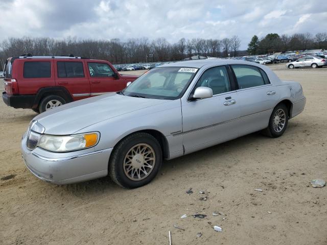 2002 Lincoln Town Car Signature