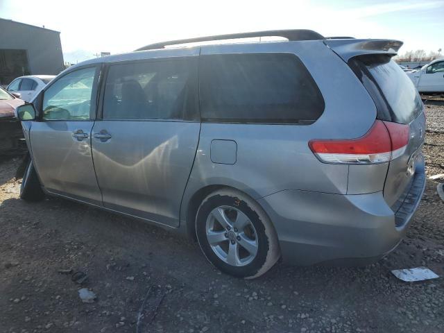 2011 Toyota Sienna Le - Фото 2