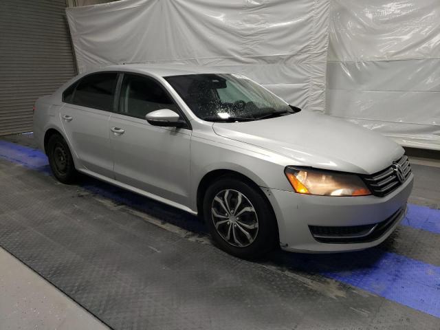 2012 Volkswagen Passat S - Фото 4