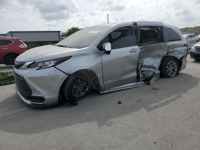 2022 Toyota Sienna Le