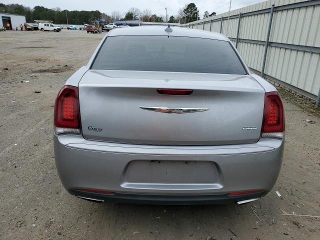 2018 Chrysler 300 Touring - Фото 6