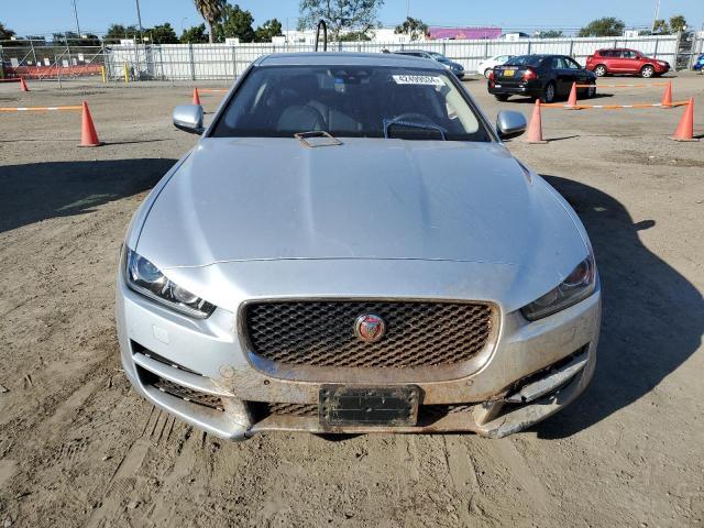 2019 Jaguar Xe Premium - Фото 5