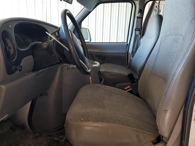 2000 Ford Econoline E150 Van - Image 7