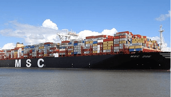 Судно вирушає з порту