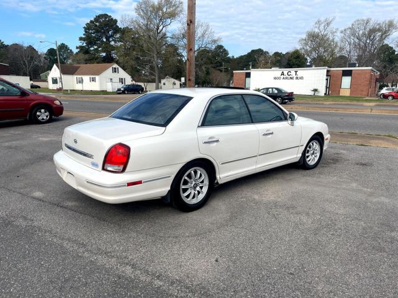 2003 Hyundai Xg 350 - Image 3