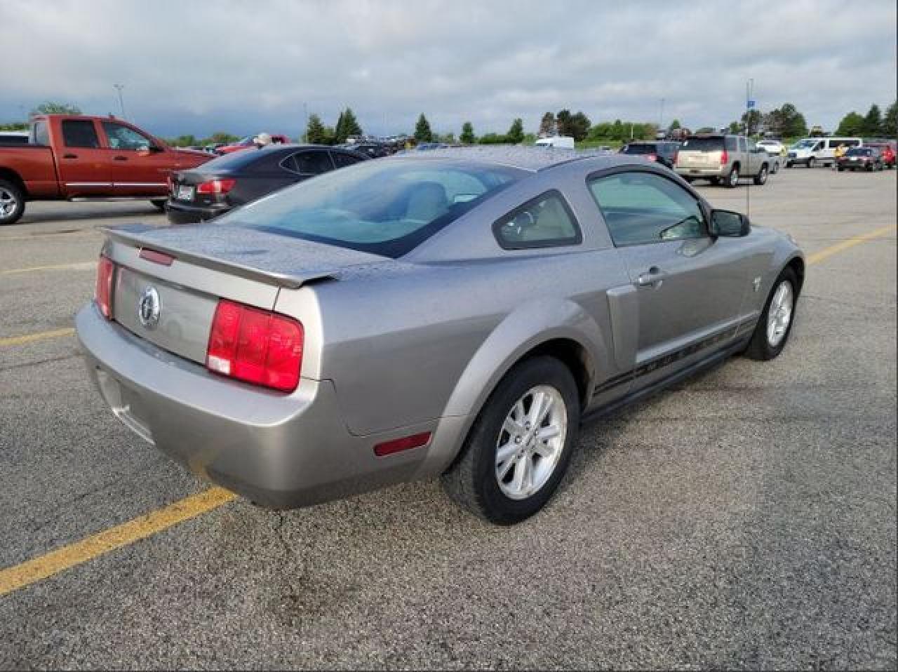 2009 Ford Mustang - Image 5