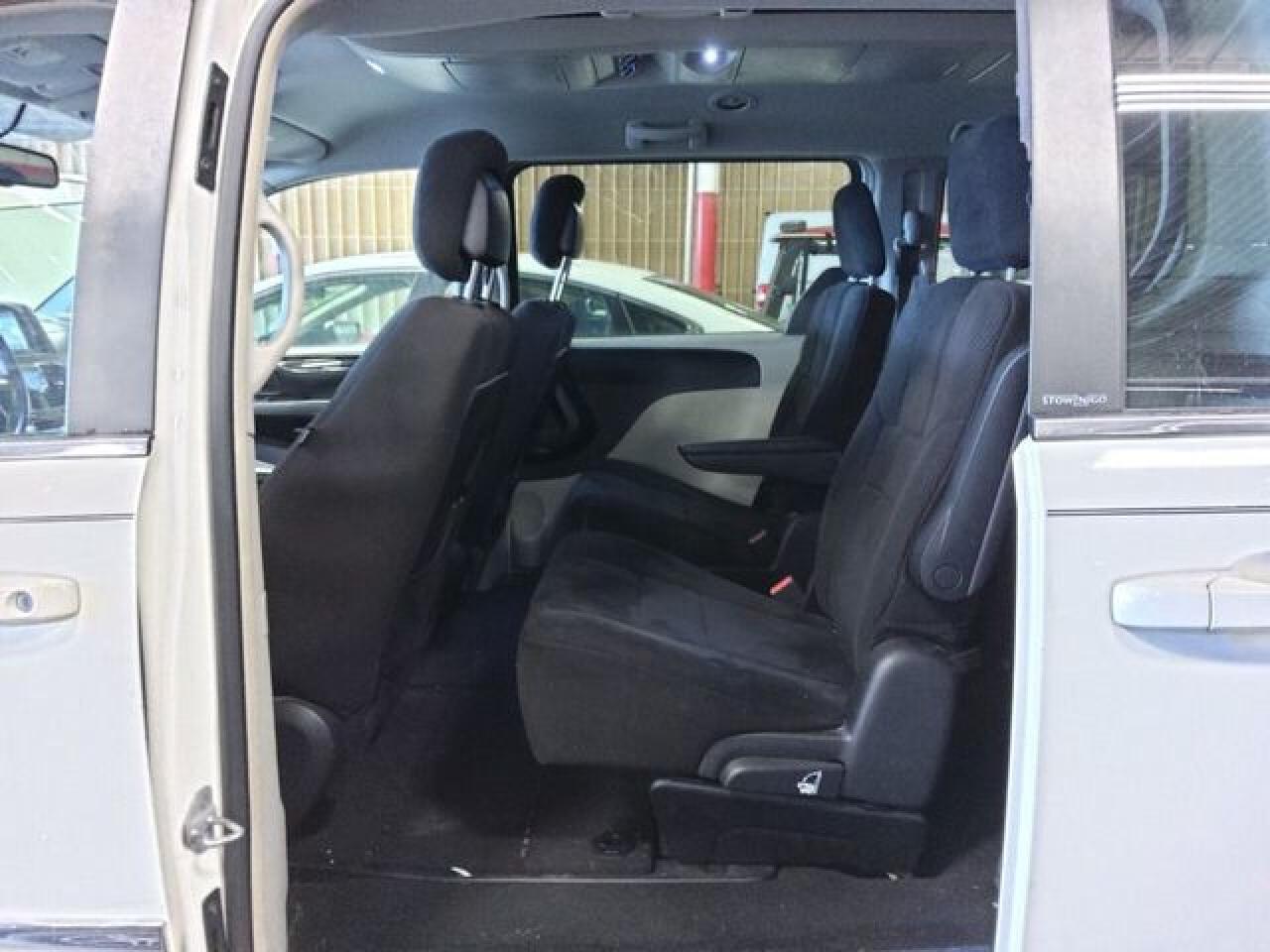 2012 Chrysler Town & Country Touring - Фото 4