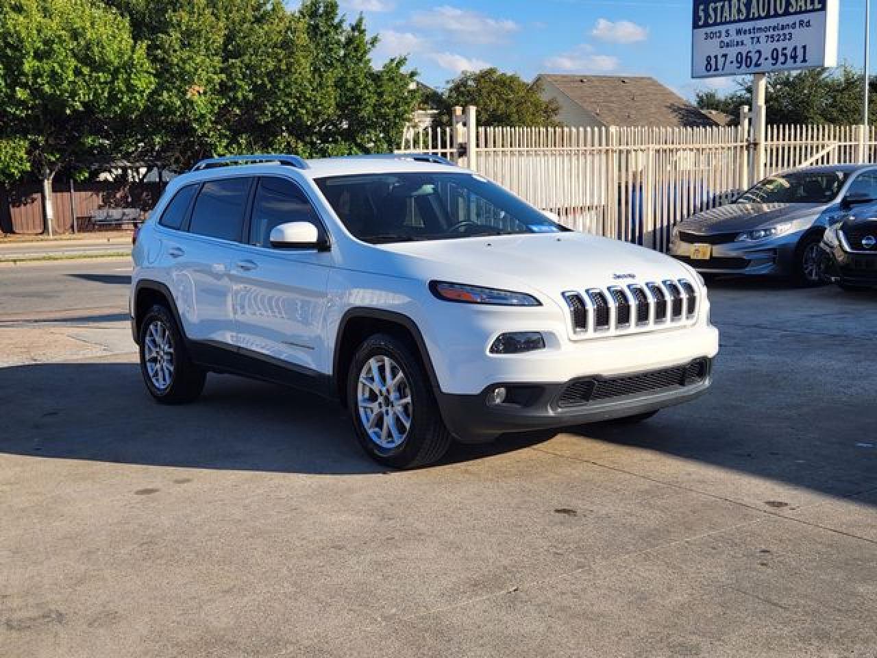 2016 Jeep Cherokee Latitude - Image 3