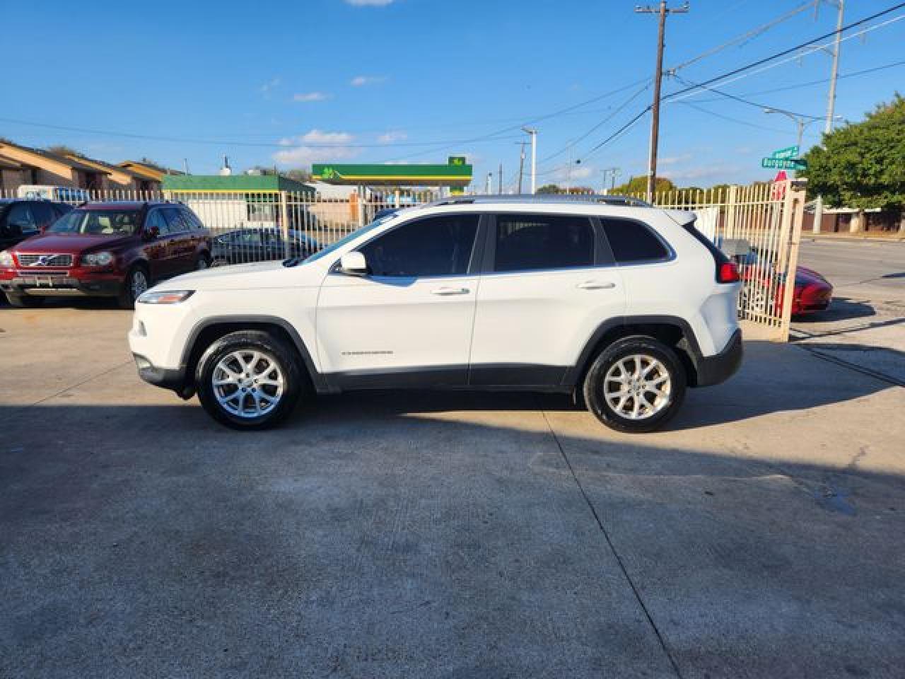 2016 Jeep Cherokee Latitude - Image 7