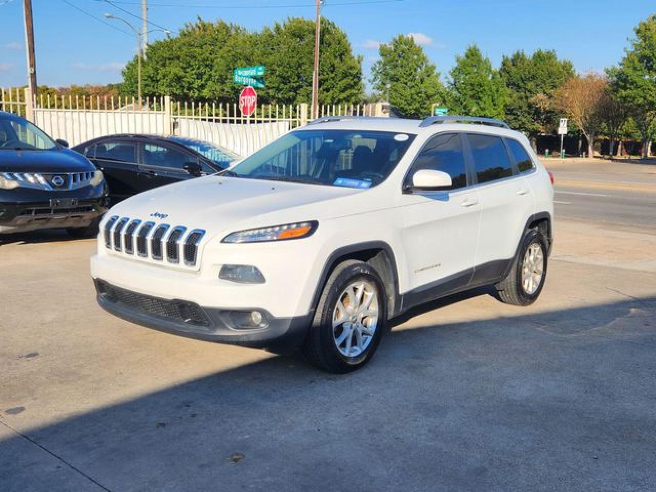 2016 Jeep Cherokee Latitude - Image 2