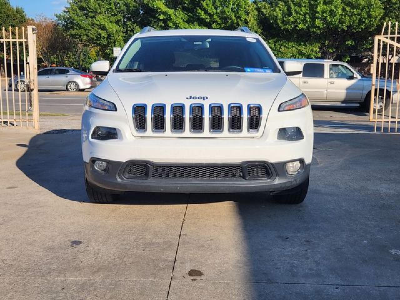 2016 Jeep Cherokee Latitude - Image 4