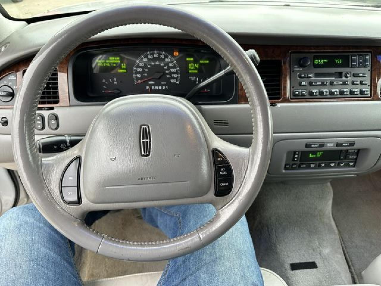 2001 Lincoln Town Car Executive - Фото 7