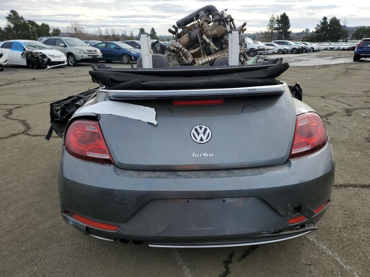 2018 Volkswagen Beetle S - Фото 6