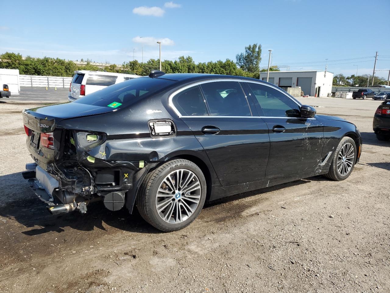 2019 BMW 530E - Фото 3