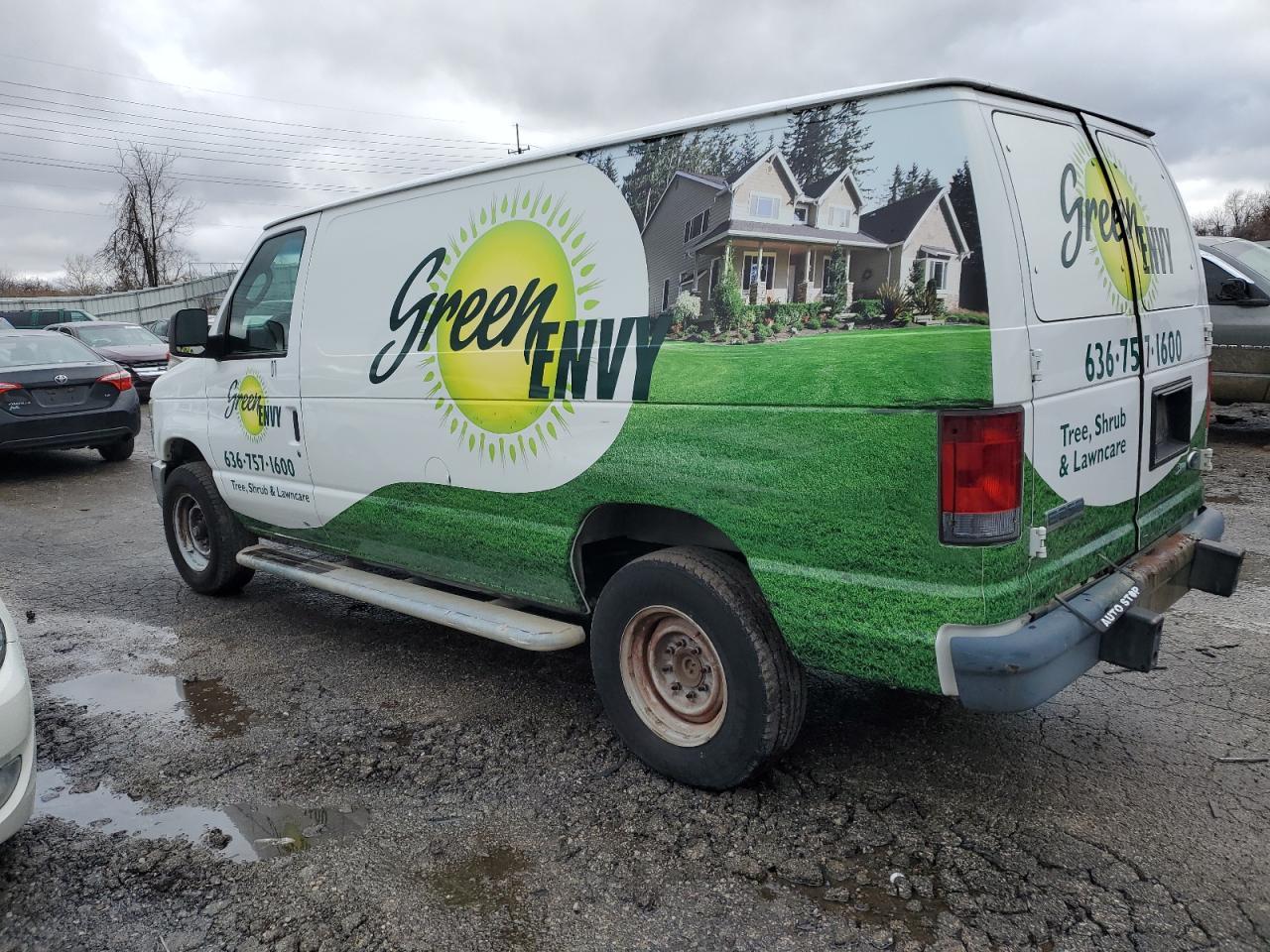 2010 Ford Econoline E250 Van - Фото 2