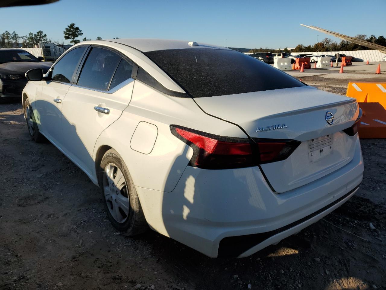 2020 Nissan Altima S - Фото 2
