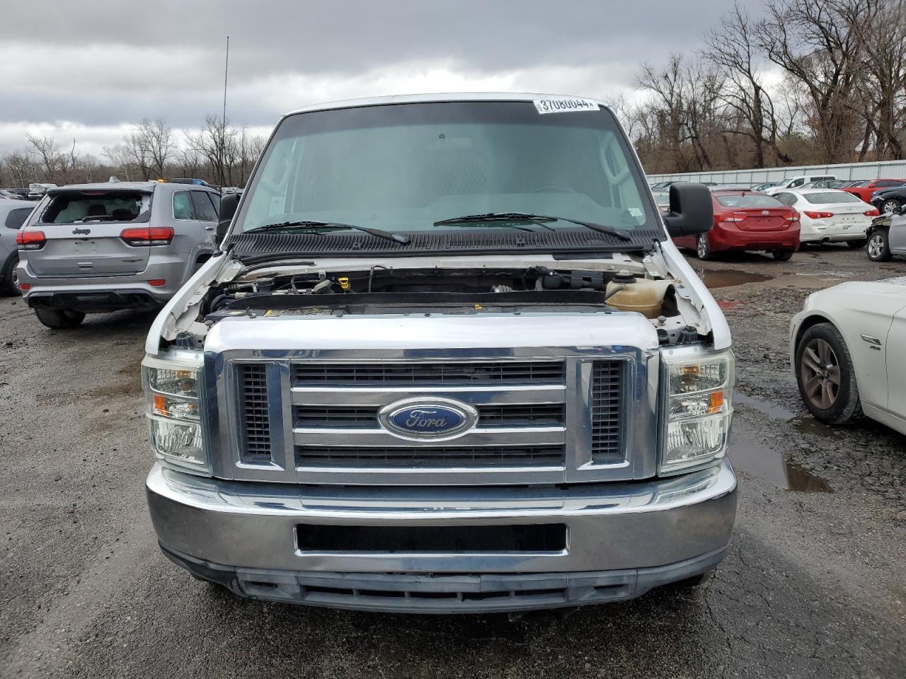 2010 Ford Econoline E250 Van - Фото 5