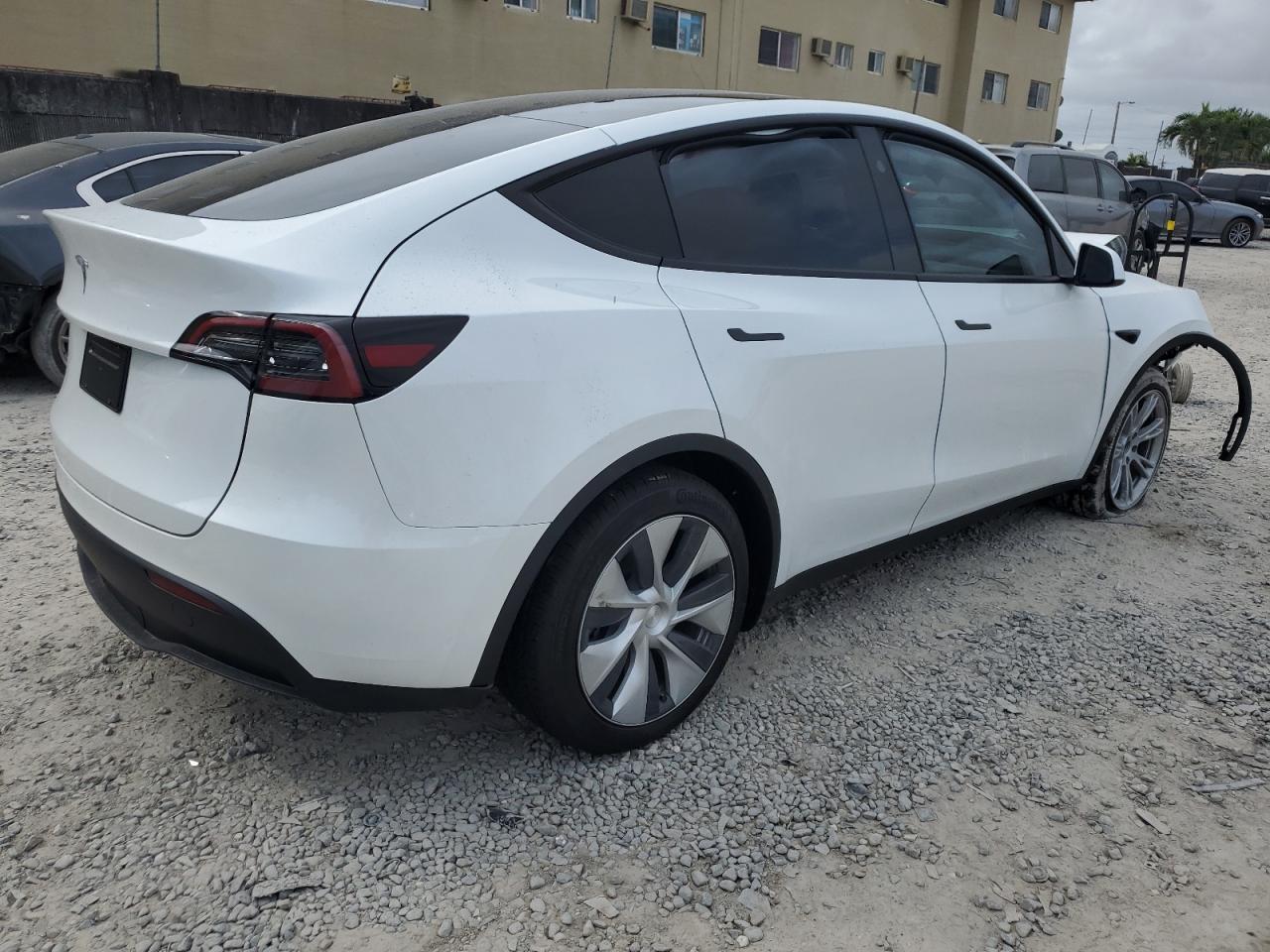 2023 Tesla Model Y - Фото 3