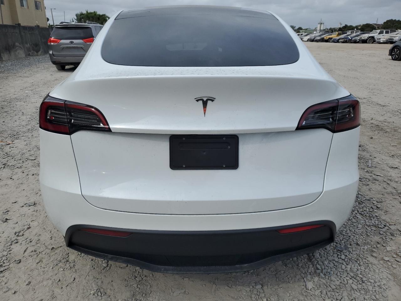 2023 Tesla Model Y - Фото 6