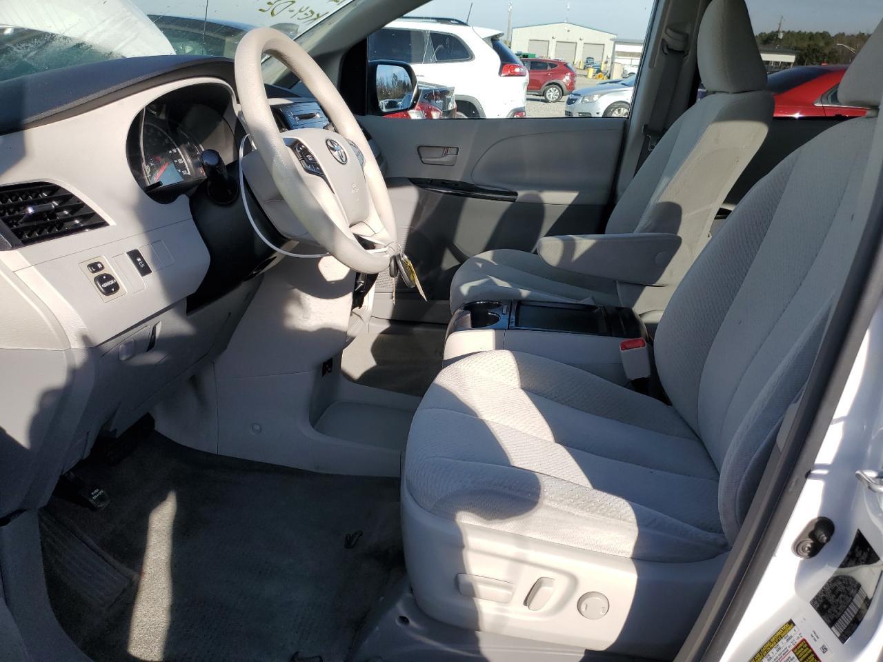 2011 Toyota Sienna Le - Фото 7