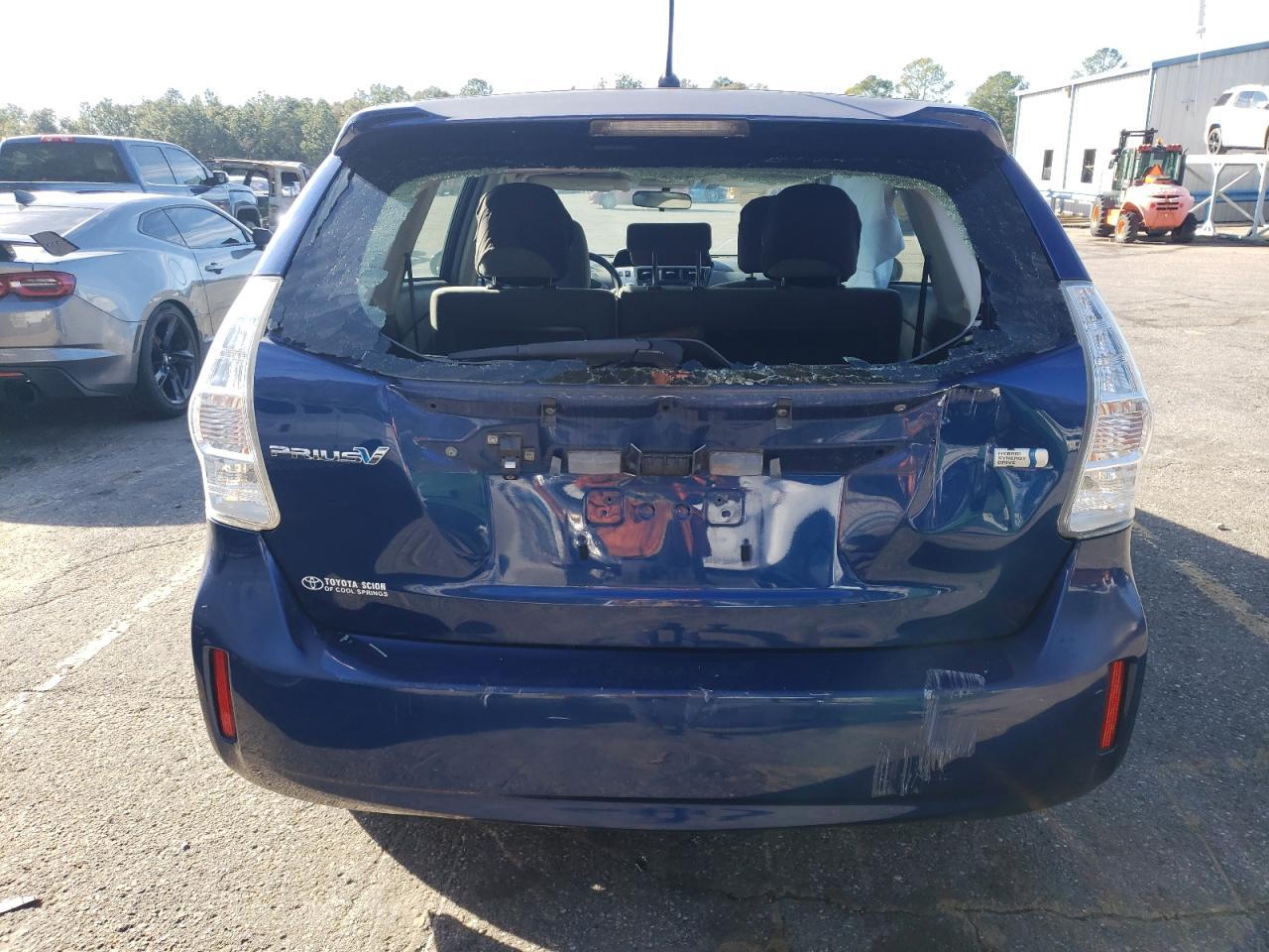 2012 Toyota Prius V - Image 6