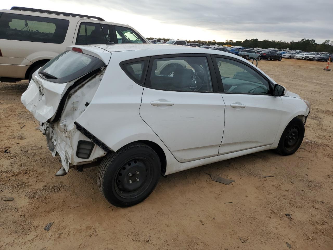 2016 Hyundai Accent Se - Фото 3