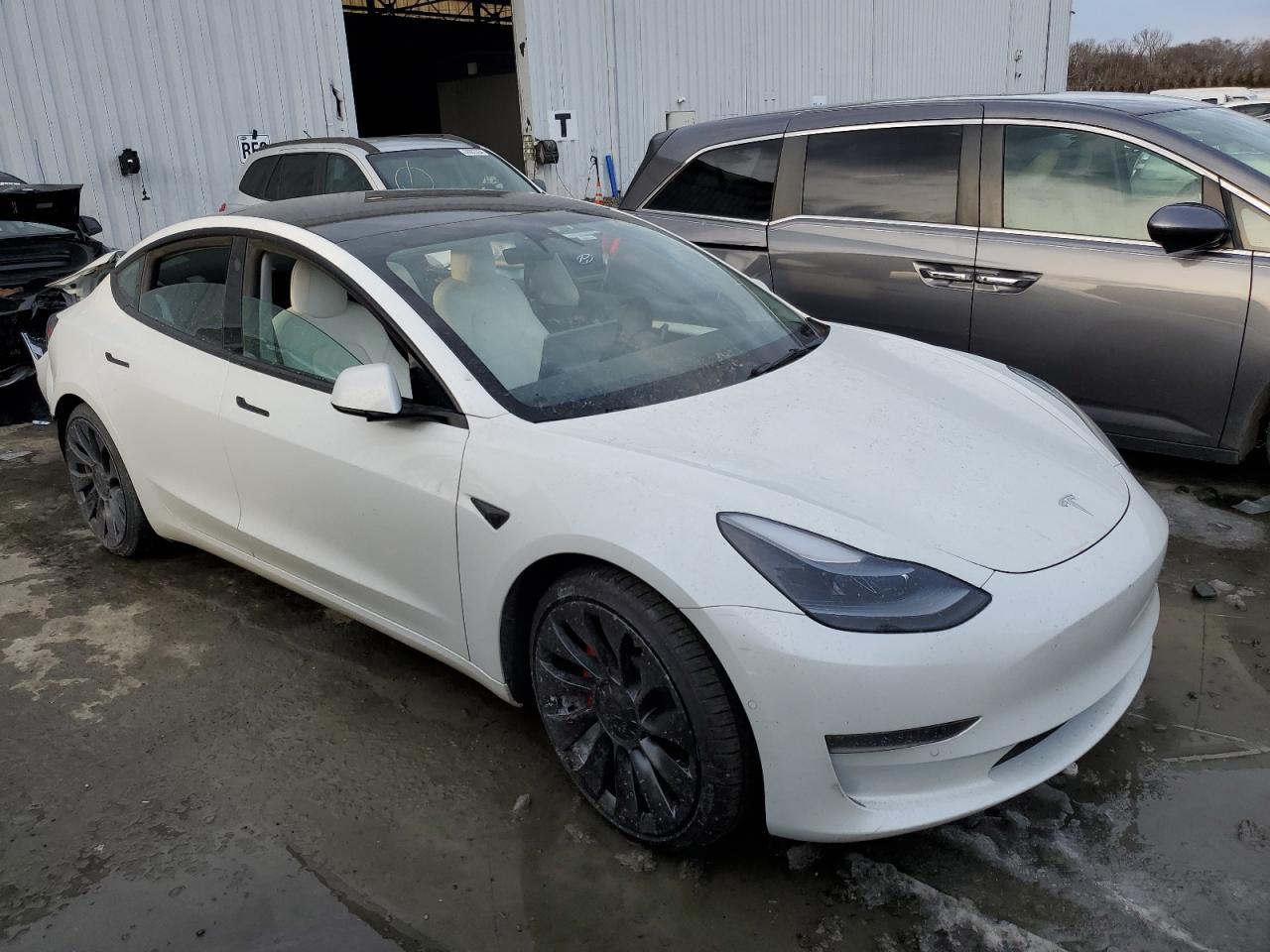 2022 Tesla Model 3 - Image 4