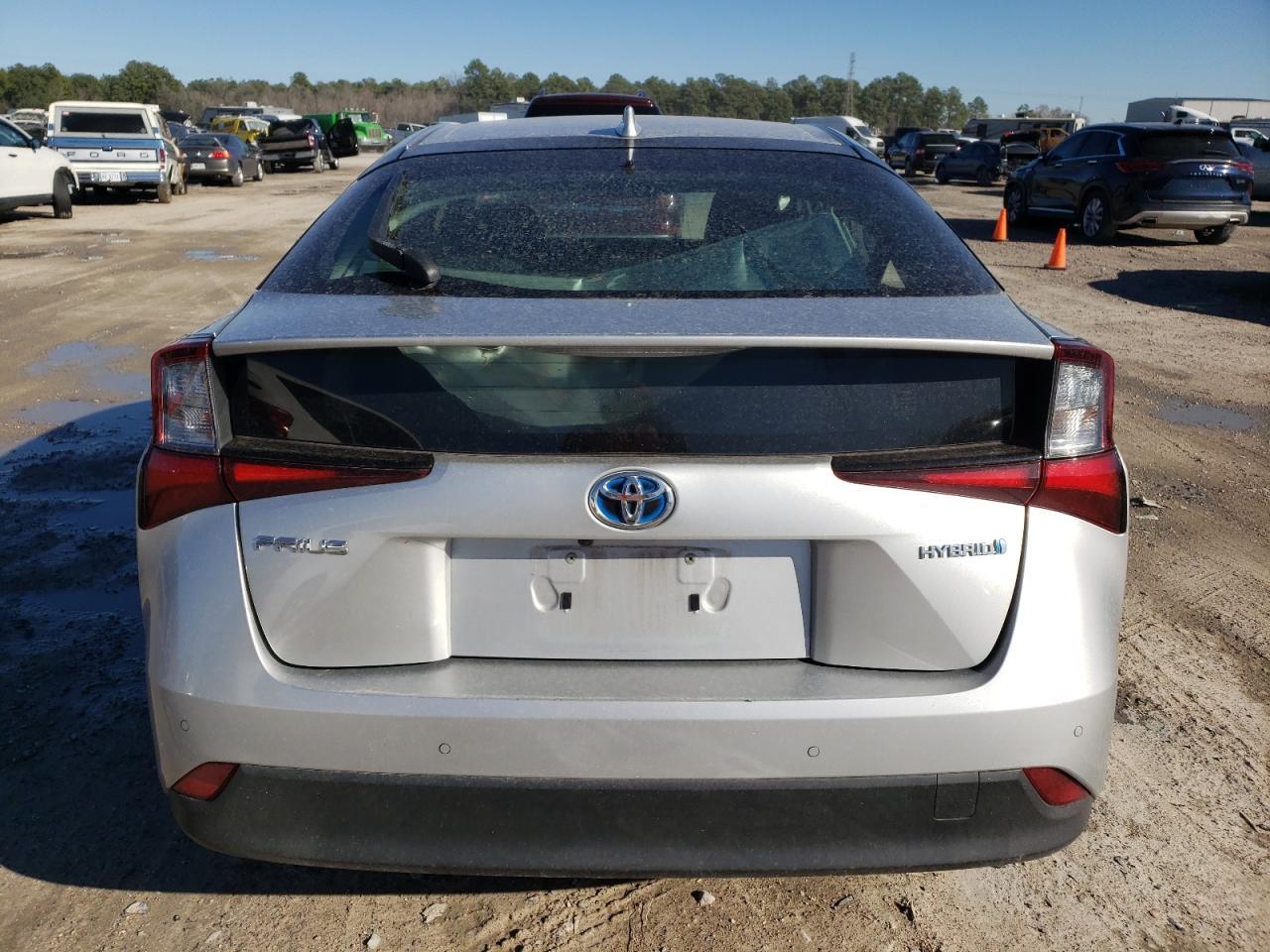 2019 Toyota Prius - Image 6