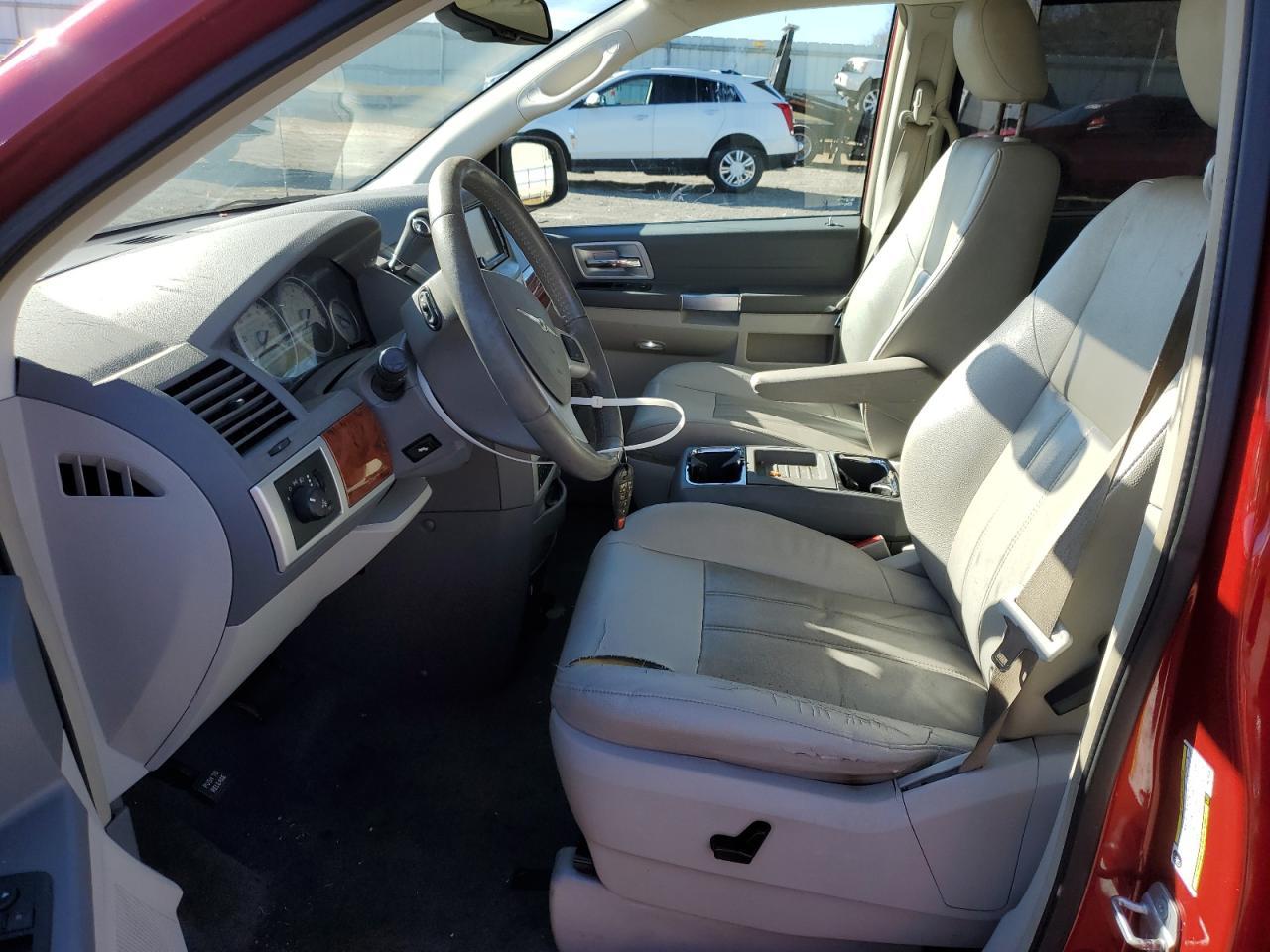 2008 Chrysler Town & Country Touring - Фото 7