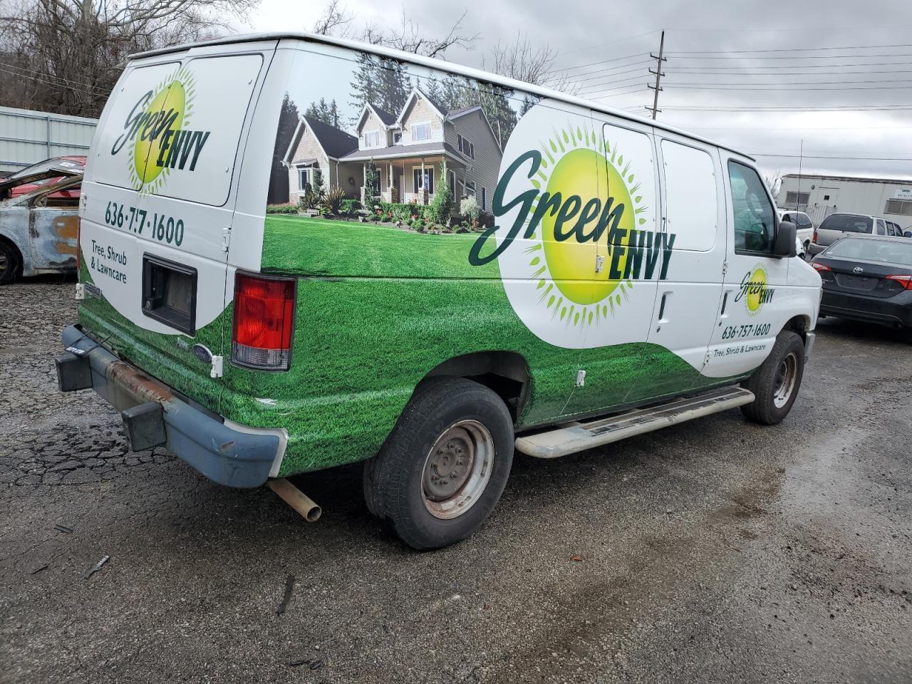 2010 Ford Econoline E250 Van - Фото 3