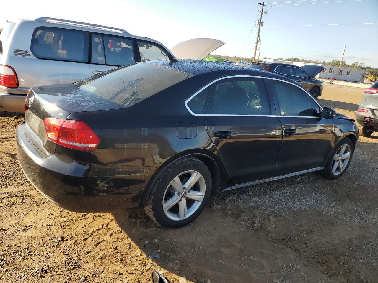 2013 Volkswagen Passat Se - Image 3