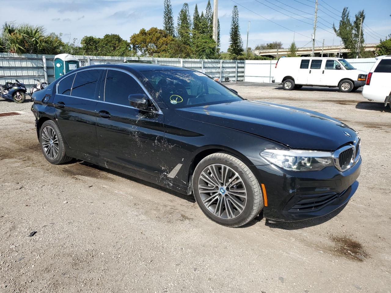 2019 BMW 530E - Фото 4