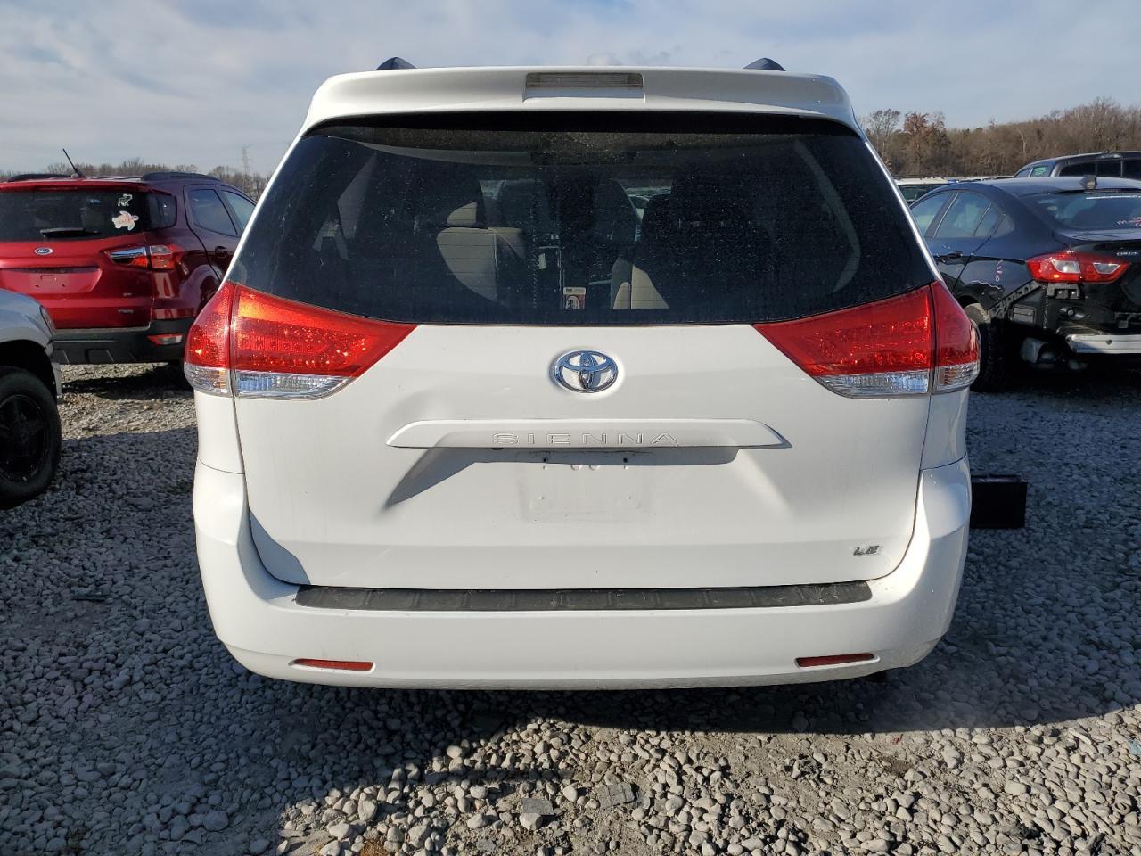 2011 Toyota Sienna Le - Фото 6