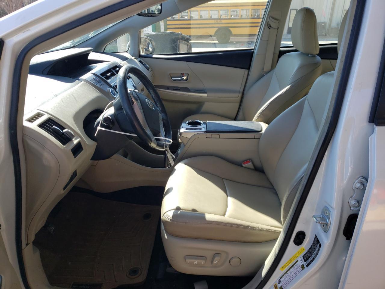 2015 Toyota Prius V - Image 7