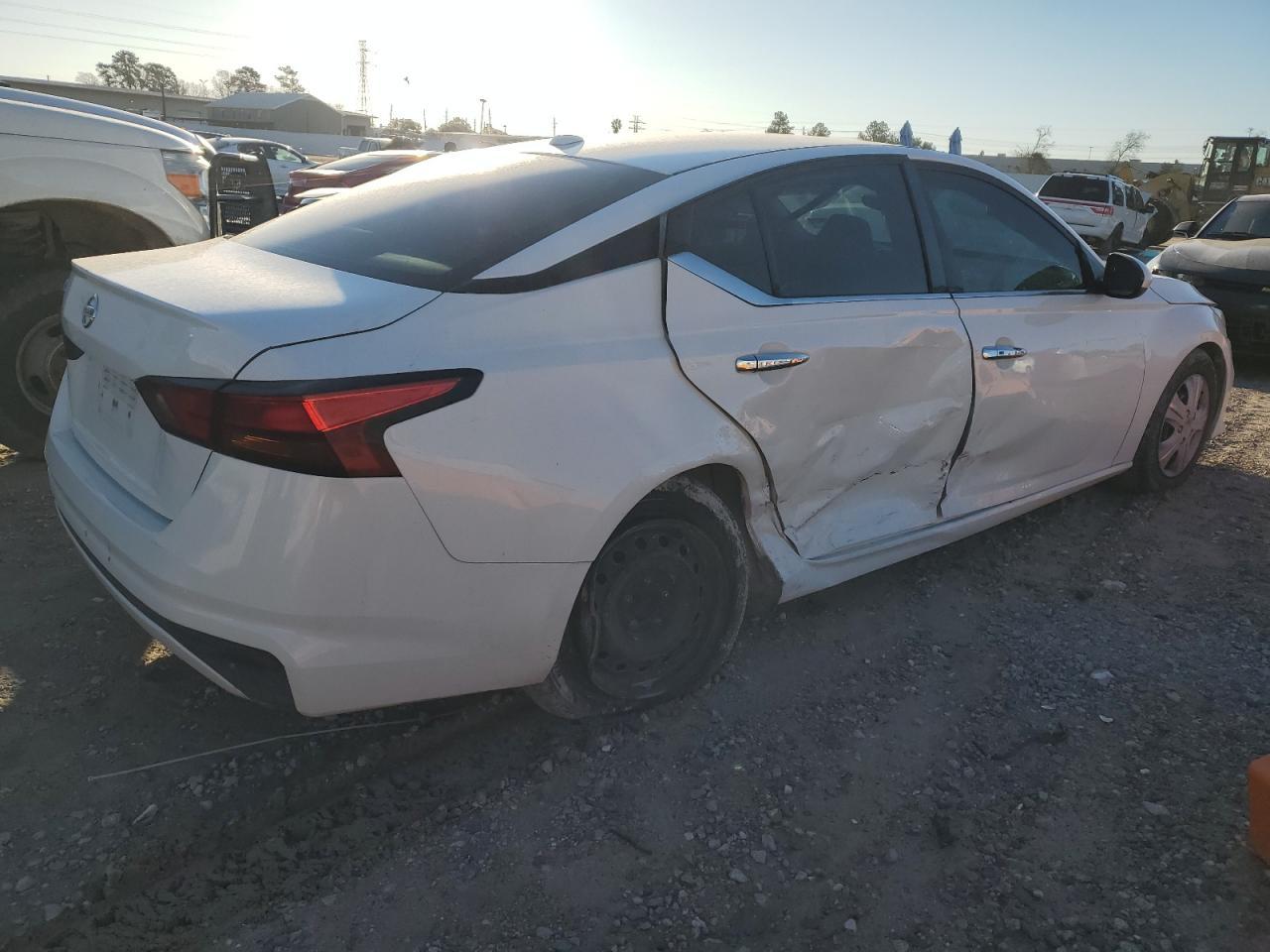 2020 Nissan Altima S - Фото 3