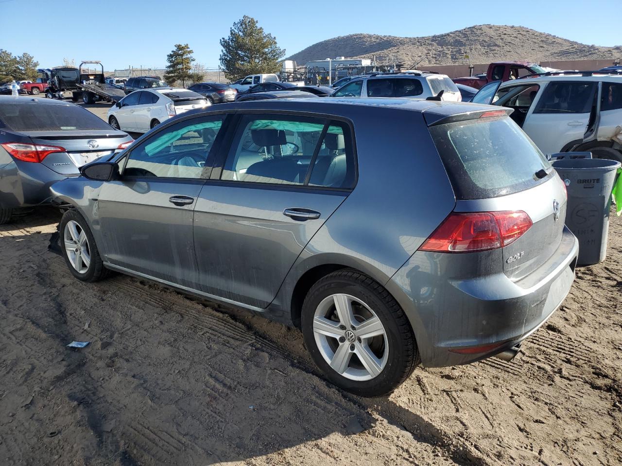 2017 Volkswagen Golf S - Фото 2