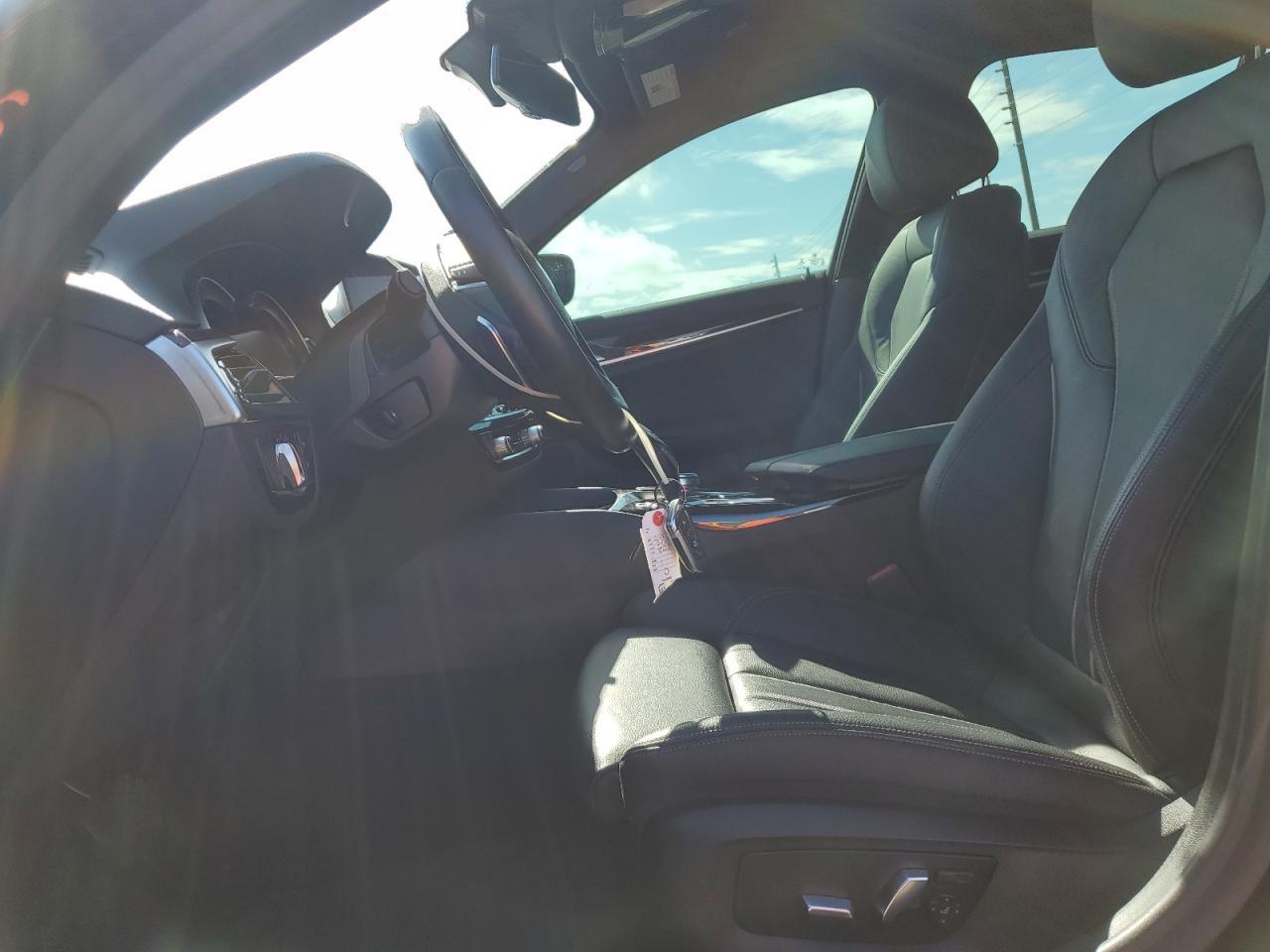 2019 BMW 530E - Фото 7