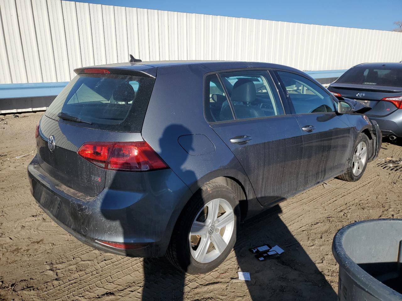 2017 Volkswagen Golf S - Фото 3