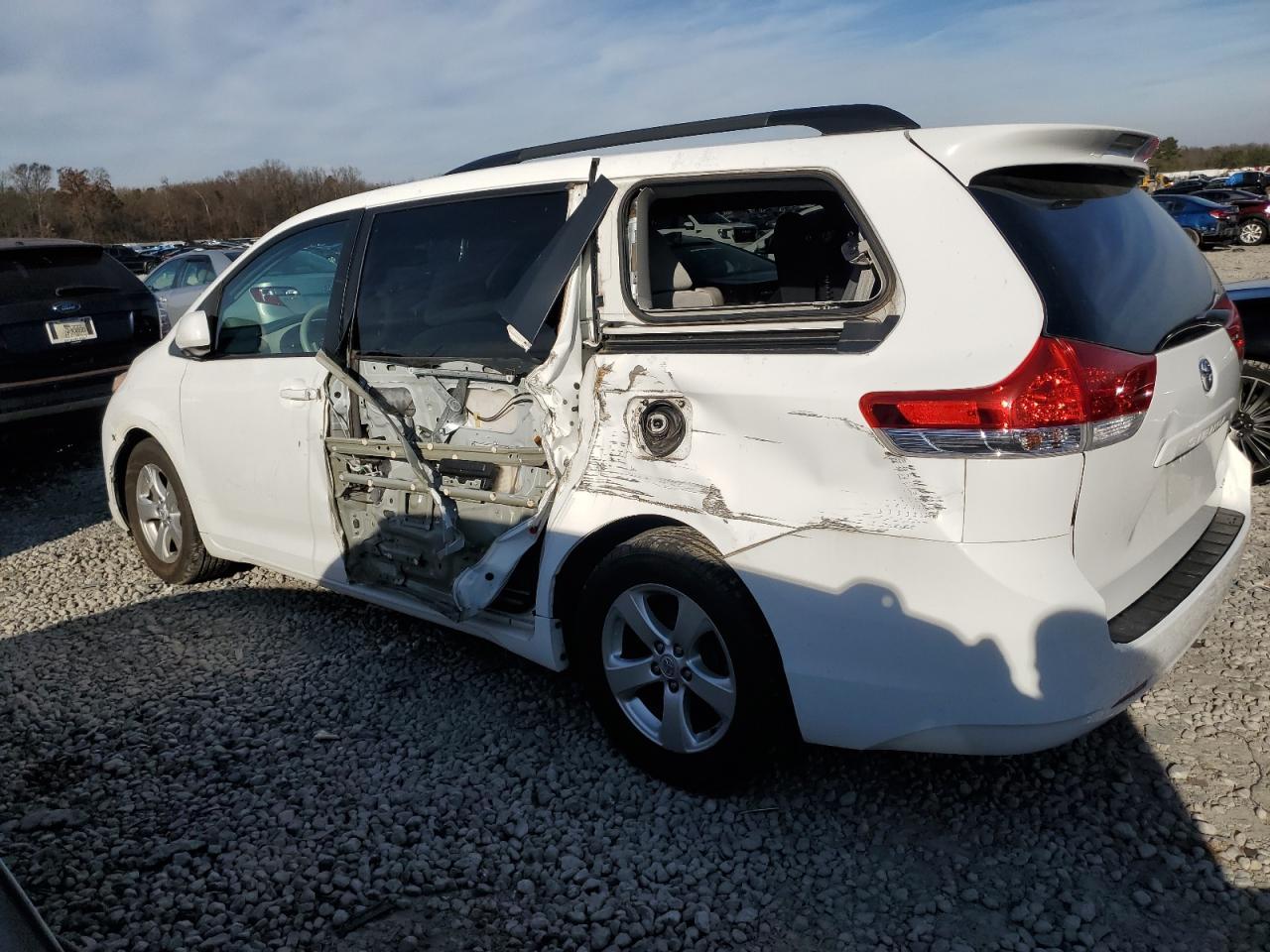 2011 Toyota Sienna Le - Фото 2