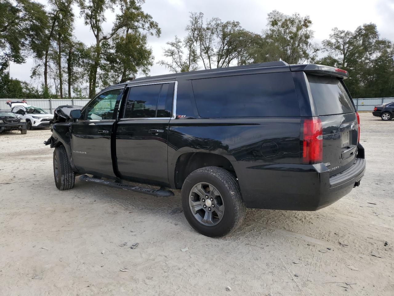 2017 Chevrolet Suburban K1500 Lt - Фото 2
