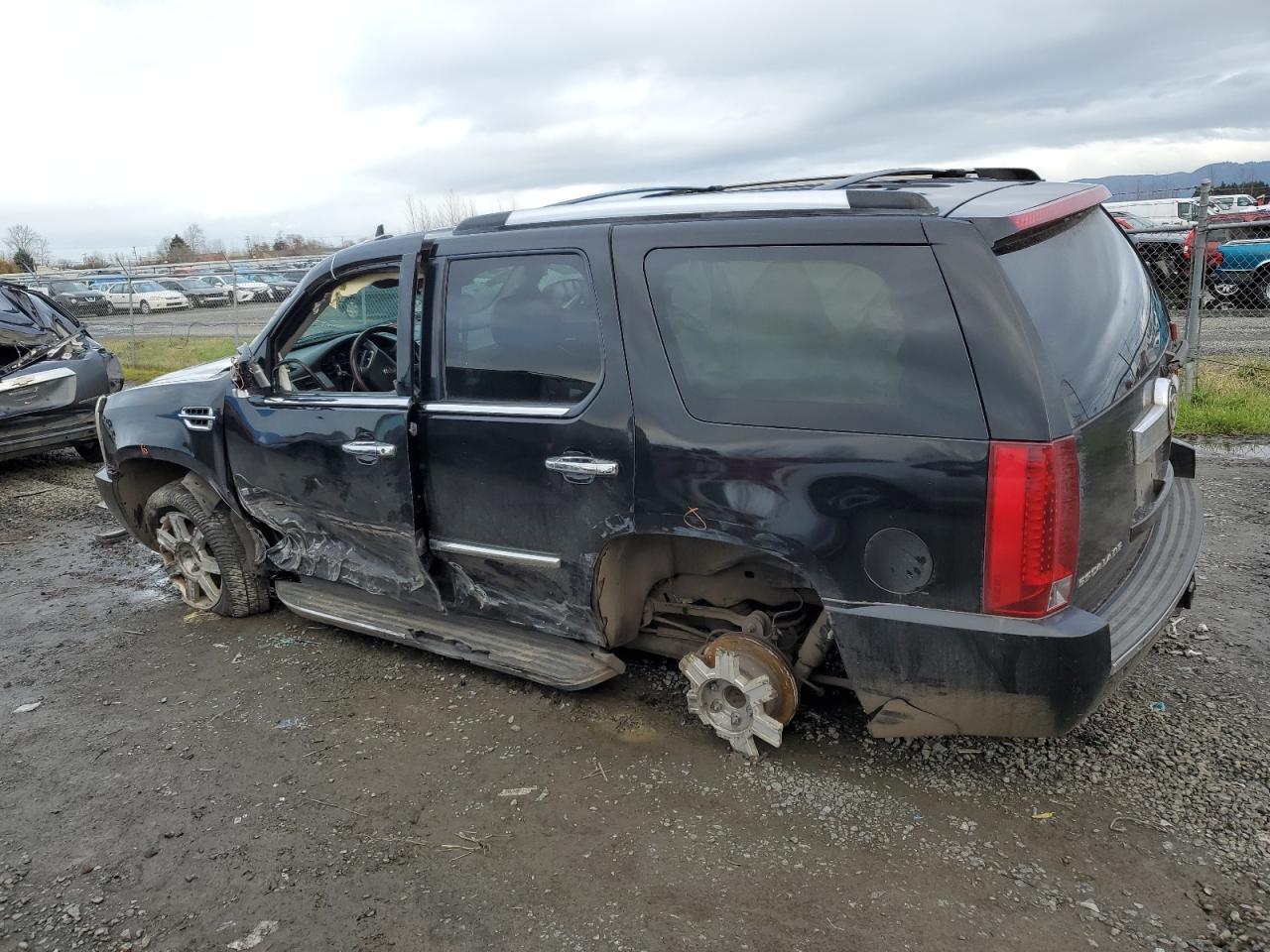 2007 Cadillac Escalade Luxury - Image 2