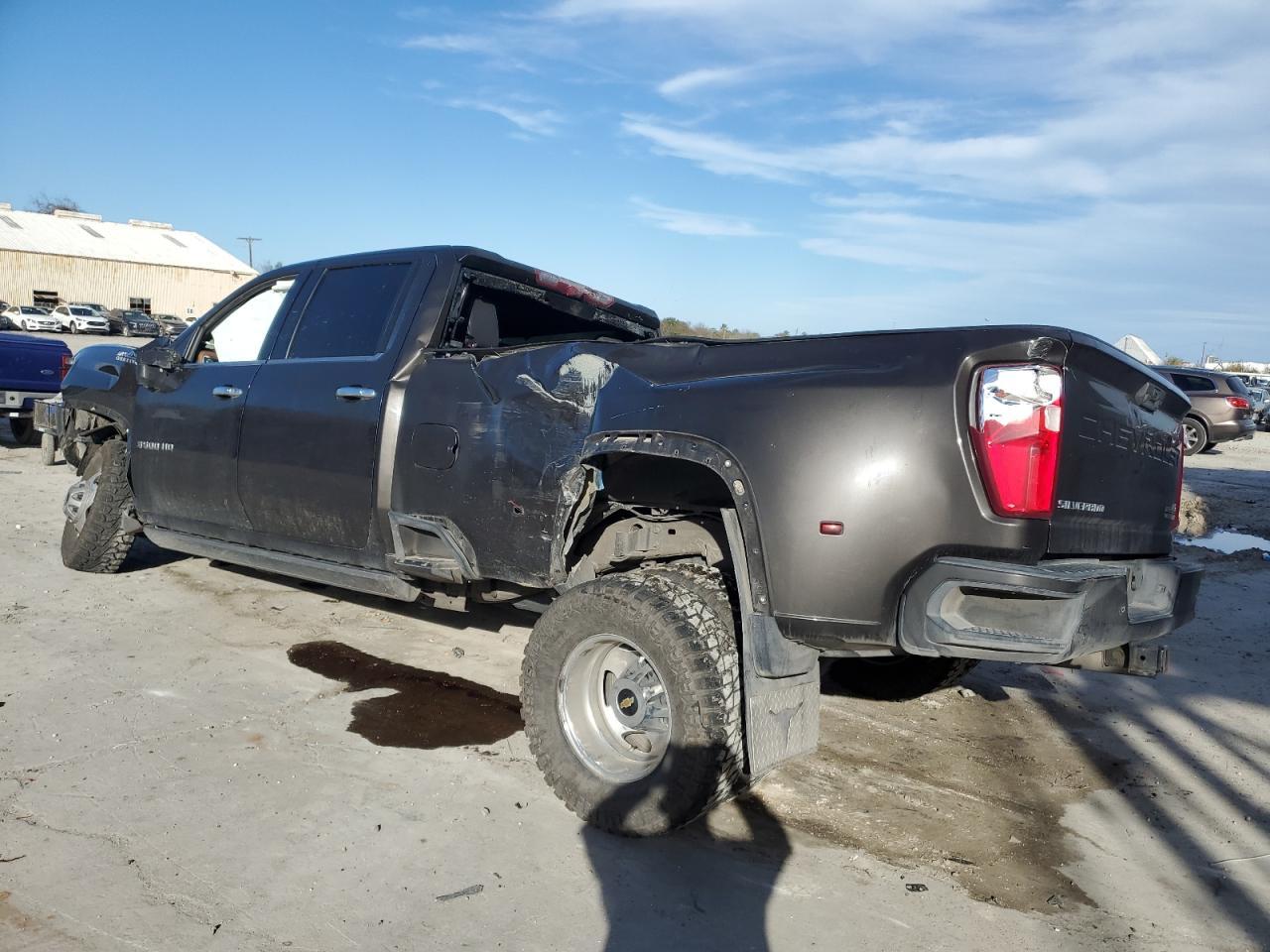 2021 Chevrolet Silverado K3500 High Country - Image 3