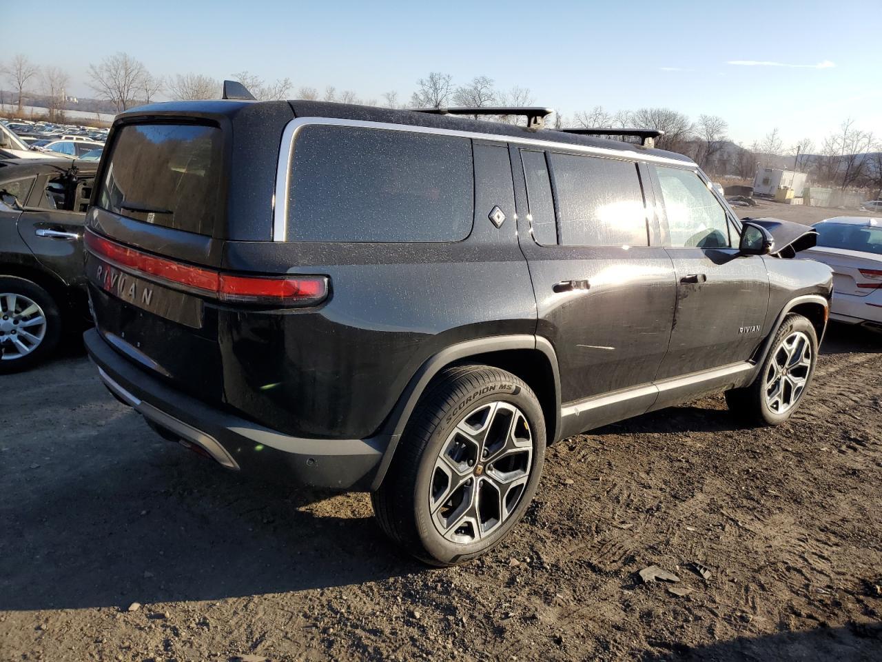 2025 Rivian R1S Adventure - Фото 3